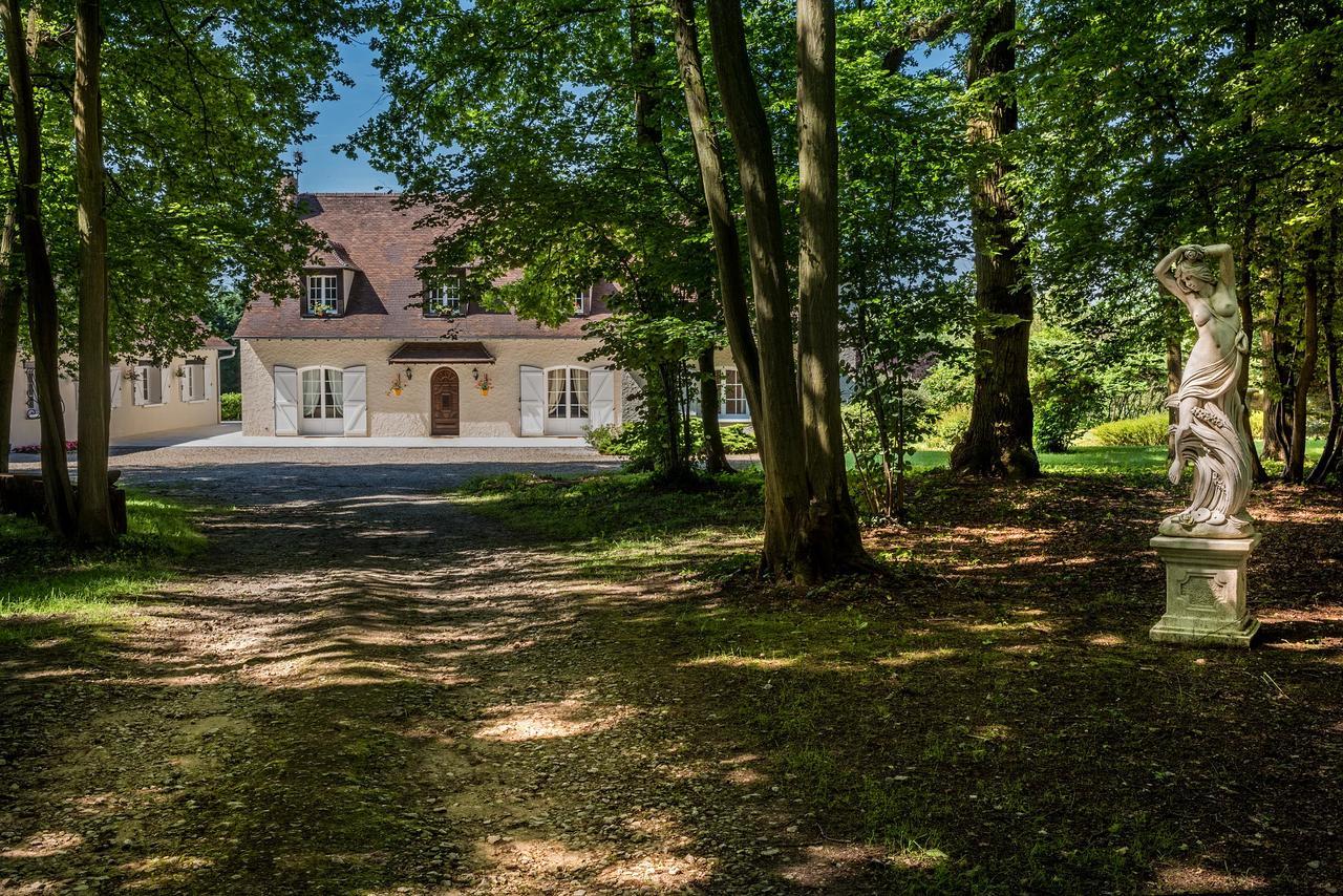 Domaine Du Bois Des Anges Acomodação com café da manhã Germigny-l'Eveque Exterior foto